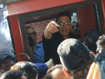 Inside Housefull 4's 'Promotion on Wheels' | Akshay | Riteish | Bobby | Kriti | Pooja | Part 2