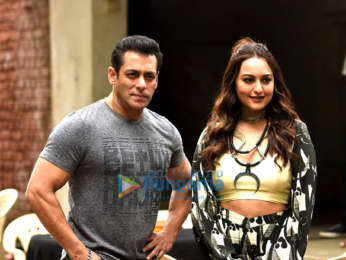 Photos: Salman Khan, Sonakshi Sinha, Saiee Manjrekar and Warina Hussain snapped promoting Dabangg 3 at Mehboob studios