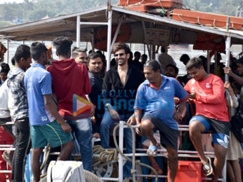 Photos: Kartik Aaryan and Janhvi Kapoor snapped at Versova jetty