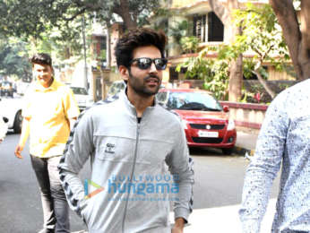 Photos: Kartik Aaryan snapped in Bandra
