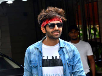Photos: Kartik Aaryan snapped in Juhu
