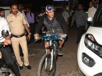 Photos: Salman Khan snapped riding his cycle