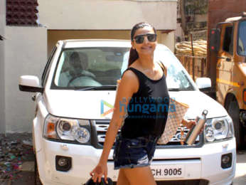 Photos: Daisy Shah, Yami Gautam, Anjini Dhawan and others snapped in Bandra