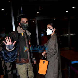 Photos: Ranbir Kapoor and Alia Bhatt spotted at the airport
