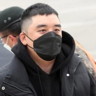 Former Big Bang member Seungri admits to all 9 charges; sentence reduced to 1 year and 6 months at appeal trial