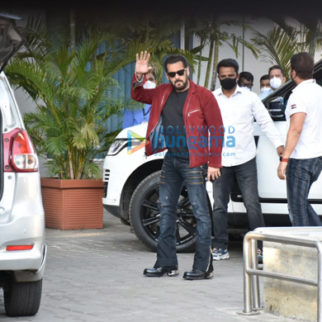 Photos: Katrina Kaif and Salman Khan keep it casual leaving for Delhi from Kalina airport for the shoot for Tiger 3