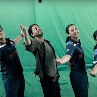 Shah Rukh Khan teaches his iconic pose to members of India's women's  cricket team in BTS of Hyundai ad