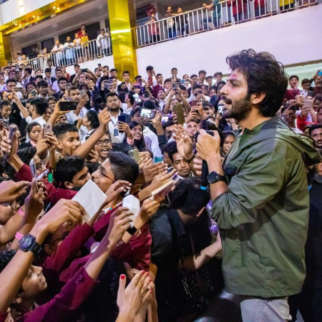 Bhool Bhulaiyaa 2: Kartik Aaryan meets crowd of fans in Pune mall and college as his film inches Rs. 100 crore