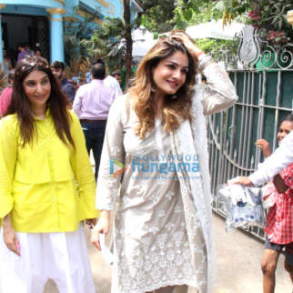 Photos: Raveena Tandon spotted outside an exhibition in Bandra