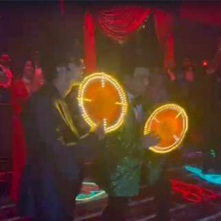 Ranbir Kapoor,  Neetu Kapoor, Ranveer Singh get on the dance floor to groove on Rishi Kapoor's 'Dafli Wale Dafli Baja' at Karan Johar 's 50th birthday bash 