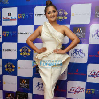 Photos: Celebs grace the sixth edition of Power Brands: Bollywood Film Journalist's Awards