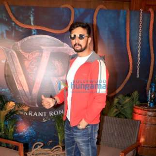 Photos: Kichcha Sudeepa snapped promoting his film Vikrant Rona in Juhu