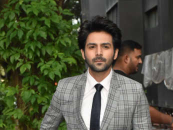 Photos: Kartik Aaryan snapped in Khar