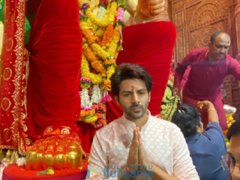 Photos: Kartik Aaryan visits Lalbaugcha Raja to seek Lord Ganesha's blessings