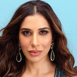 Sophie Choudry sends BTS of her photo shoot