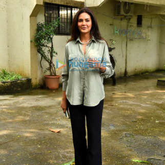 Photos: Esha Gupta snapped at Kromakay salon in Juhu
