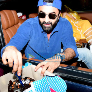 Photos: Ranbir Kapoor celebrates his 40th birthday with Alia Bhatt and fans outside his residence