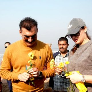 Photos Anupam Kher, Nargis Fakhri and the team of Shiv Shastri Balboa snapped cleaning up Versova beach (5)