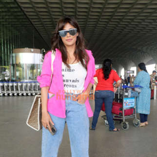 Photos Kriti Sanon and Chitrangda Singh snapped at the airport (4)
