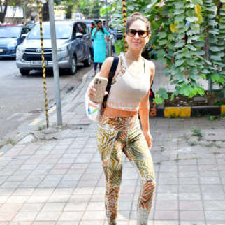 Photos Malaika Arora and Kim Sharma spotted outside Diva Yoga in Bandra (2)
